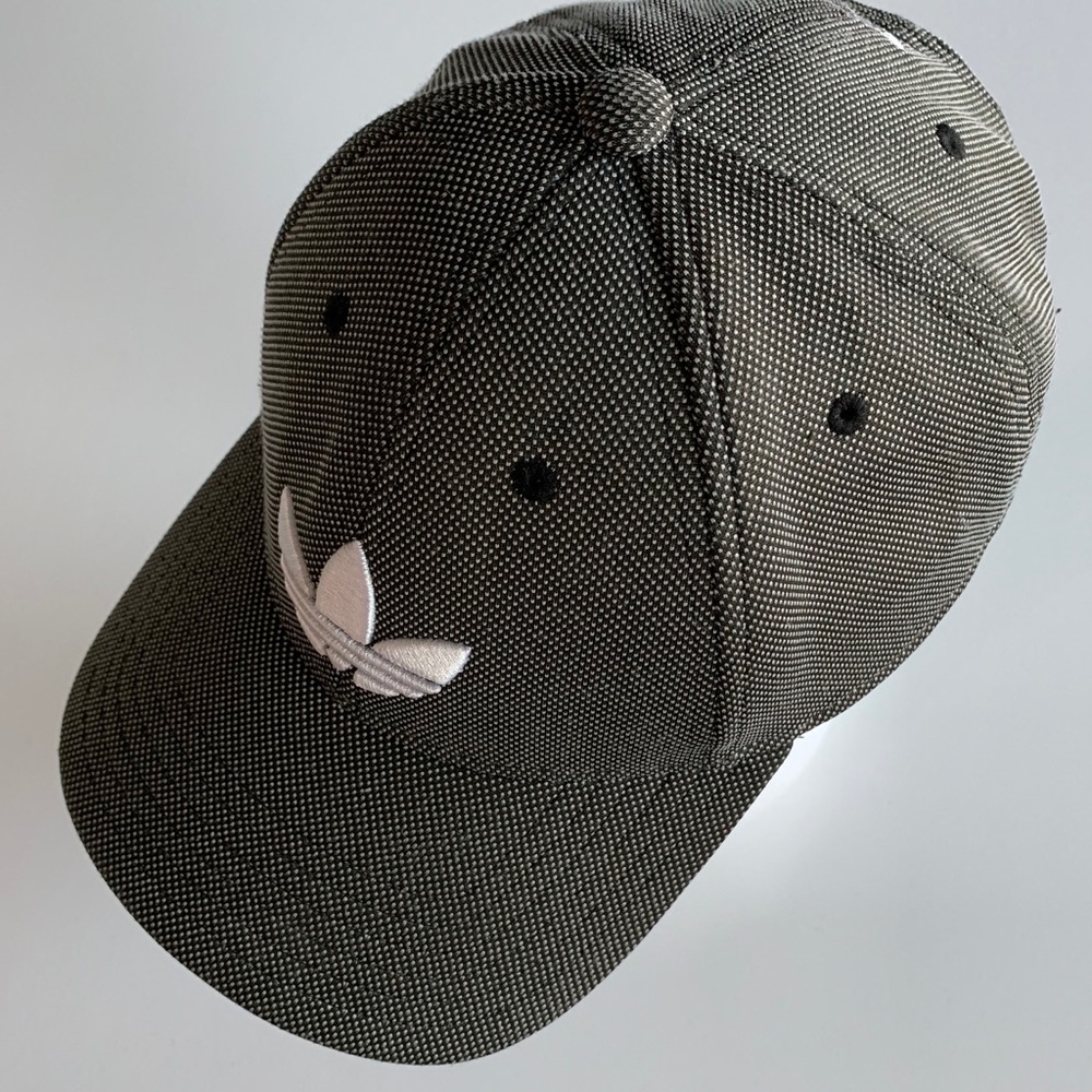 adidas Embroidered Trefoil Original Snapback Cap